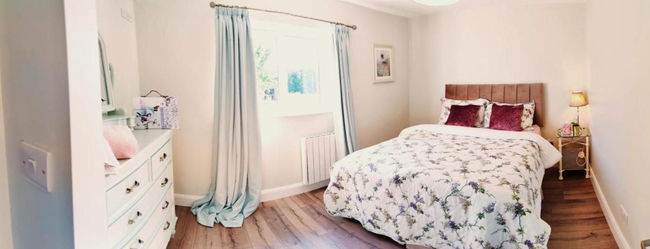 Butterfly Guesthouse - Entire Home Within 5Km Of Galway City Extérieur photo